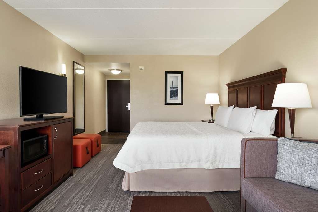 Hotel photo 28 of Hampton Inn Dulles-Cascades.