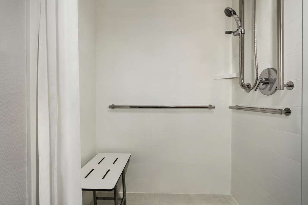 Hotel photo 33 of Hampton Inn Dulles-Cascades.