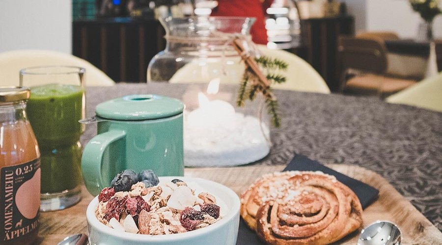 Tunnelmallinen ja laadukas ruoka on meille ilon asia - aamiainen on päivän tärkein ateria!

We are joyed to serve you quality food in fabulous atmosphere - breakfast is the most important meal of the day!