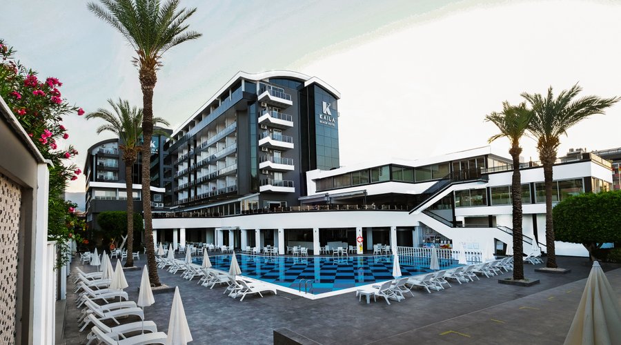  Havuzbaşından Hotel görünümü