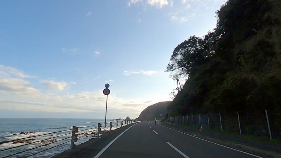 ホテルベルリーフ大月（高知県大月町）　⇒　オーシャンビューの部屋でまったり。キャプテンスタッグのキャンプ場まで散歩した。