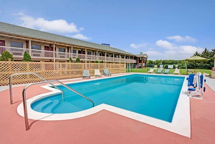 Travelodge by Wyndham Sellersburg Pool: Pictures & Reviews - Tripadvisor