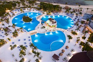 Piscina y playa