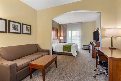 Hotel photo 9 of Comfort Suites Leesburg.