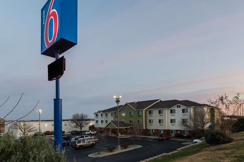 Hotel photo 16 of Motel 6 Lincoln.