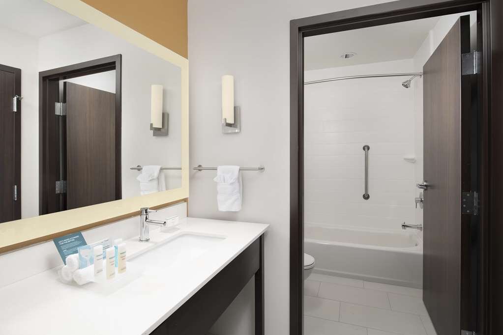 Hotel photo 1 of Homewood Suites by Hilton Kansas City Speedway.