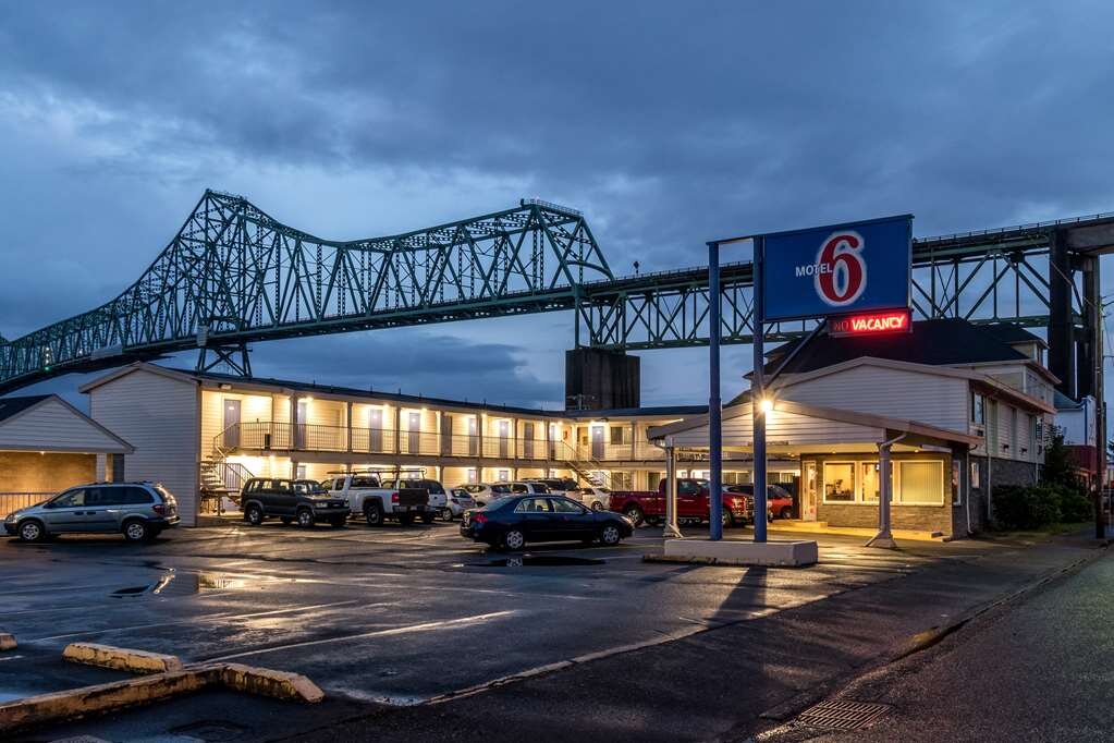 Hotel photo 12 of Motel 6 Astoria.
