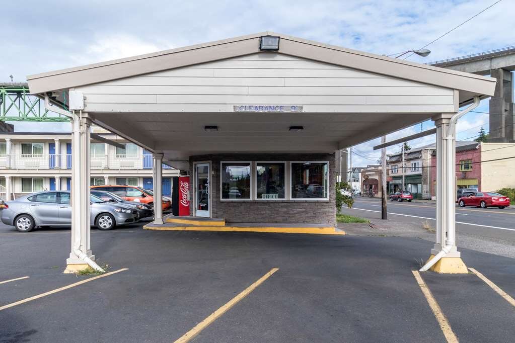 Hotel photo 1 of Motel 6 Astoria.