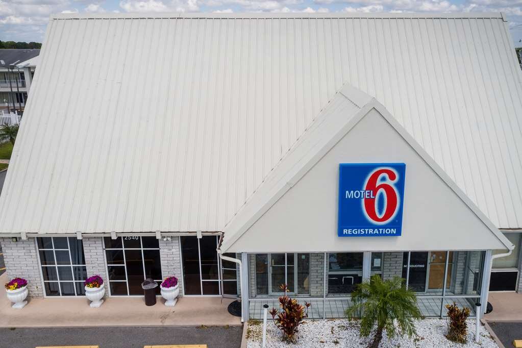 Hotel photo 21 of Motel 6 Englewood, FL.