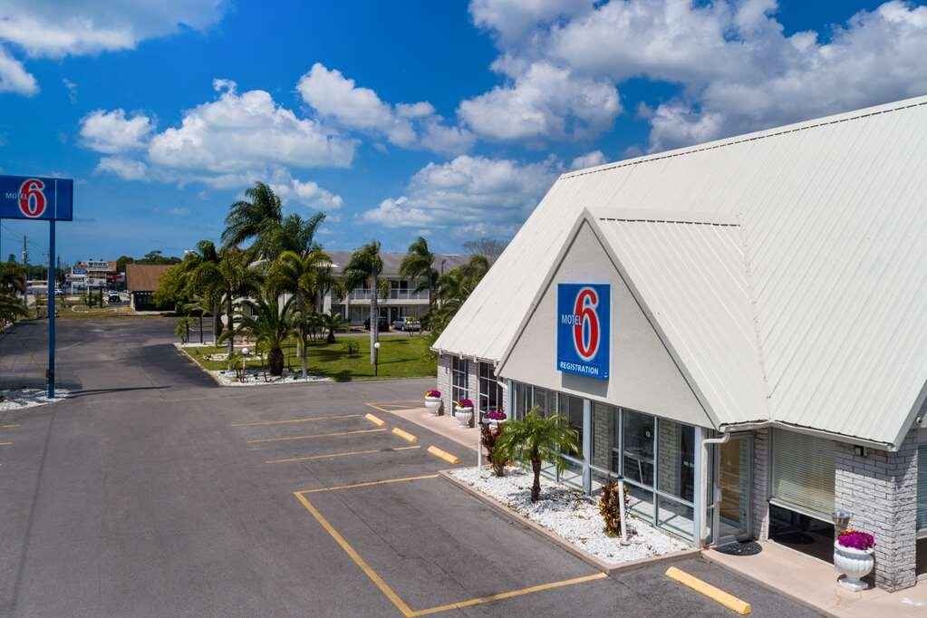 Hotel photo 12 of Motel 6 Englewood, FL.