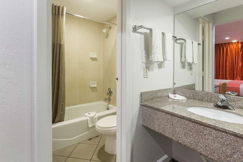 Hotel photo 29 of Motel 6 Englewood, FL.