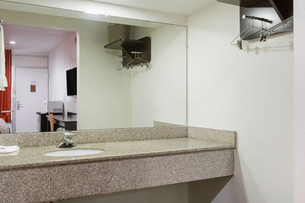 Hotel photo 9 of Motel 6 Englewood, FL.