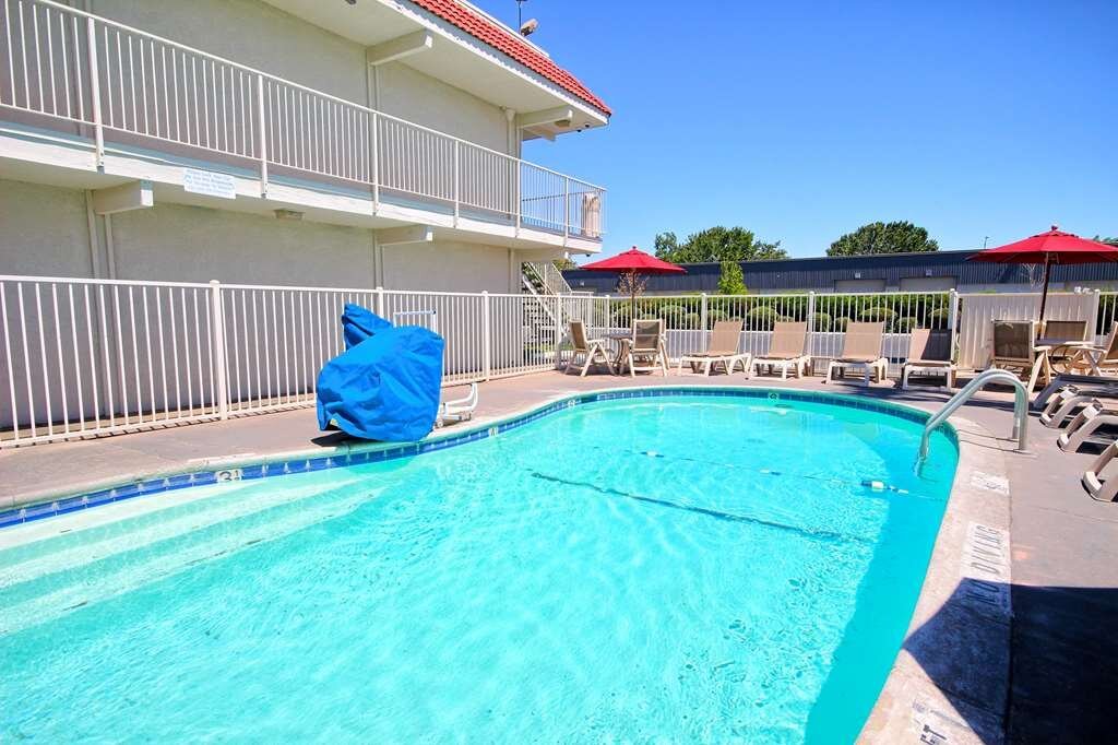 Motel 6 Fresno - Blackstone South Pool Pictures & Reviews - Tripadvisor