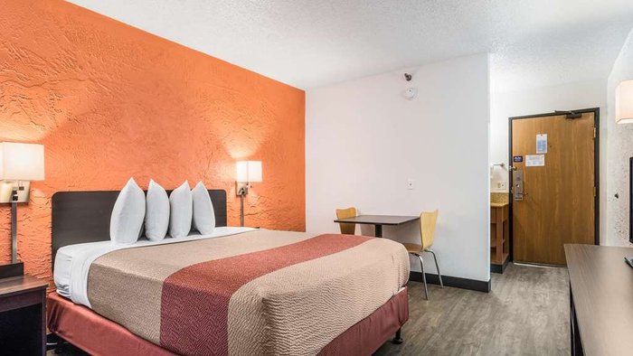 Motel 6 Elk Grove Village Rooms: Pictures & Reviews - Tripadvisor