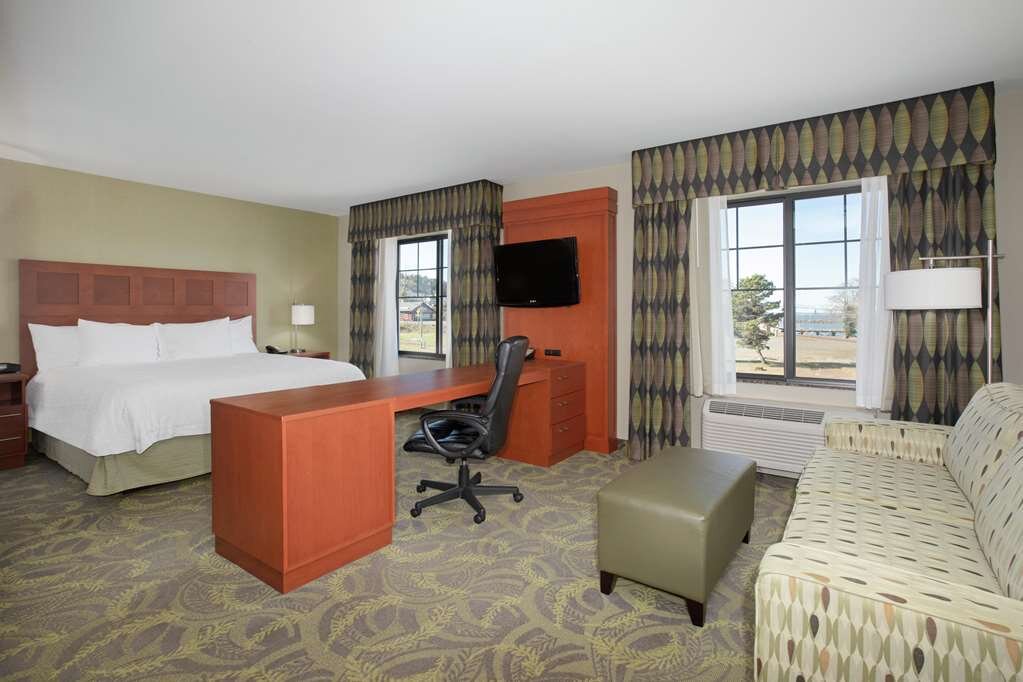 Hotel photo 3 of Hampton Inn & Suites Astoria.