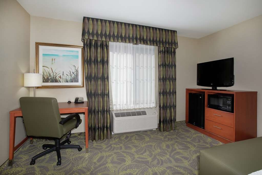 Hotel photo 1 of Hampton Inn & Suites Astoria.