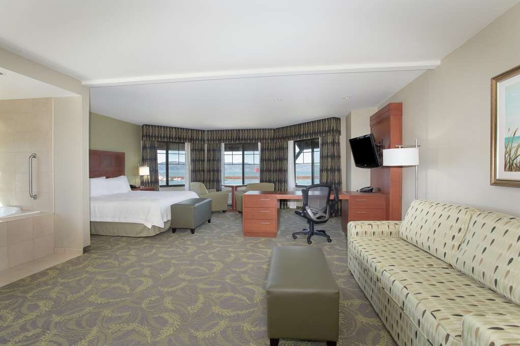 Hotel photo 38 of Hampton Inn & Suites Astoria.