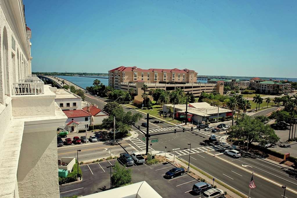 Hotel photo 4 of Hampton Inn & Suites Bradenton Downtown Historic District.