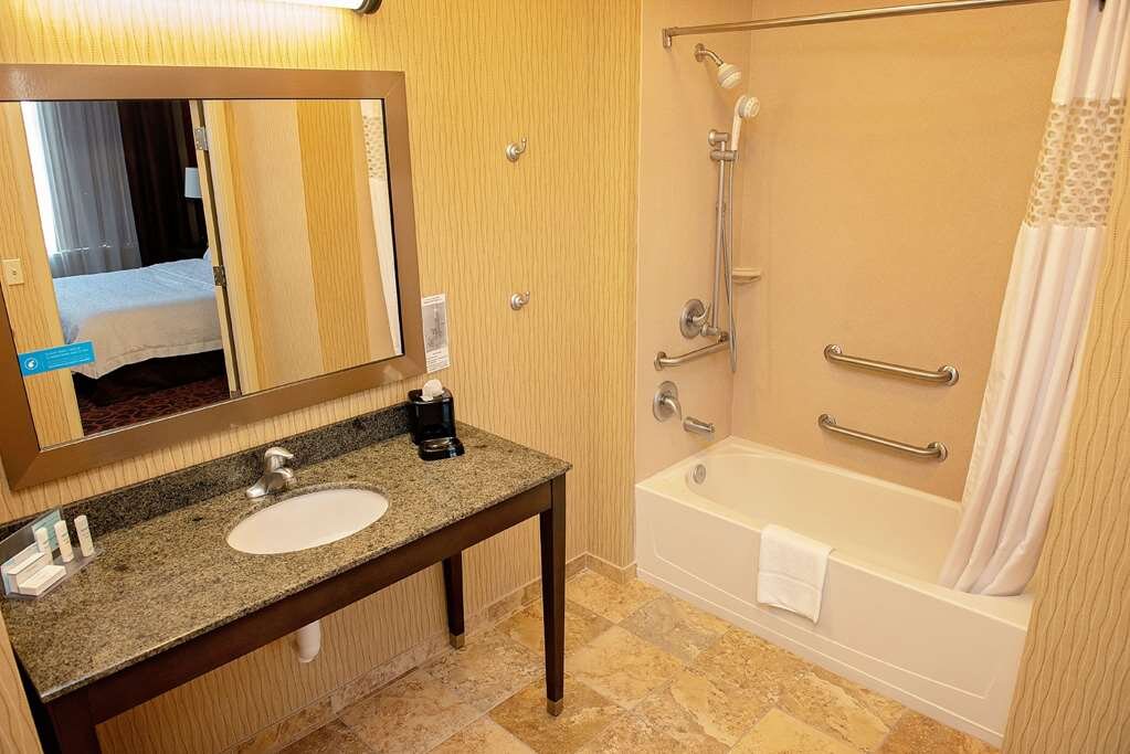 Hotel photo 10 of Hampton Inn & Suites Bradenton Downtown Historic District.