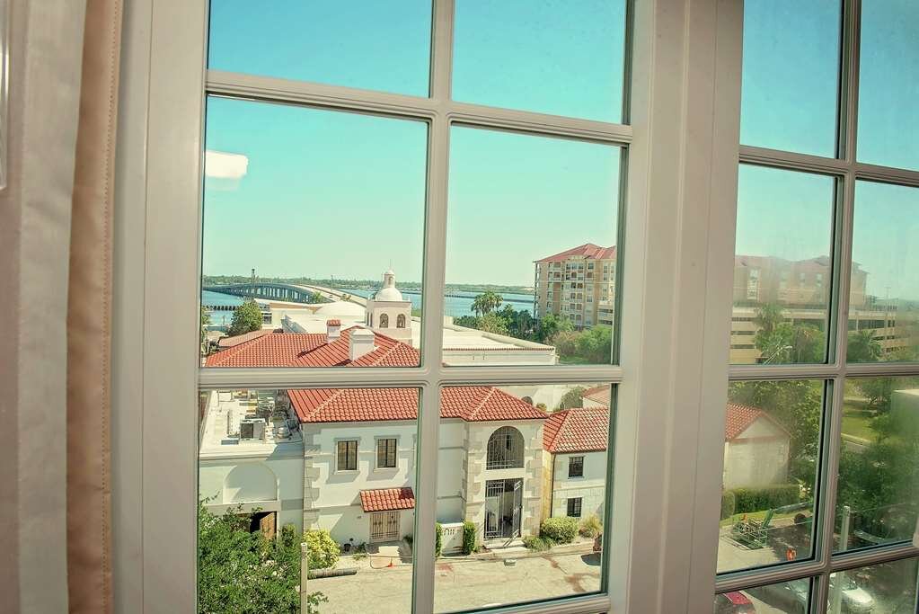 Hotel photo 35 of Hampton Inn & Suites Bradenton Downtown Historic District.