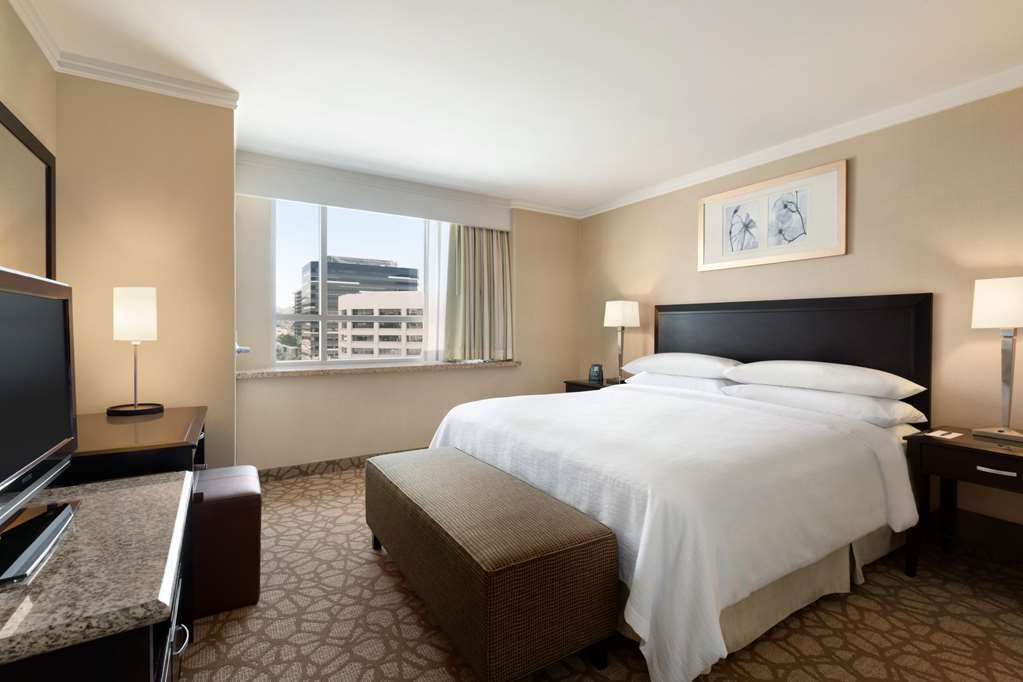 Hotel photo 26 of Embassy Suites by Hilton Los Angeles Glendale.