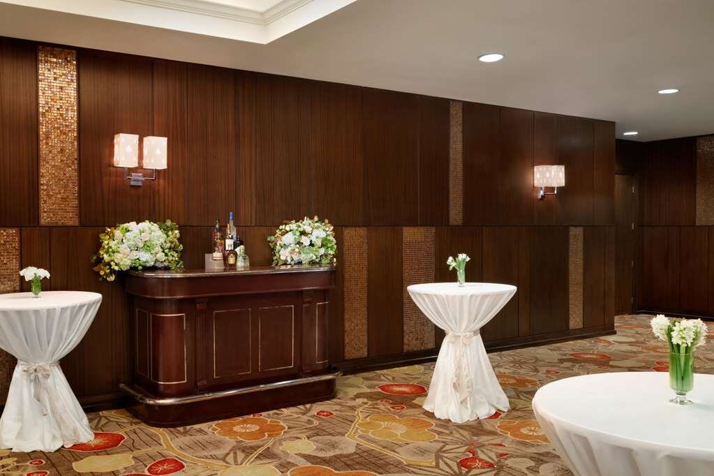 Hotel photo 2 of Embassy Suites by Hilton Los Angeles Glendale.