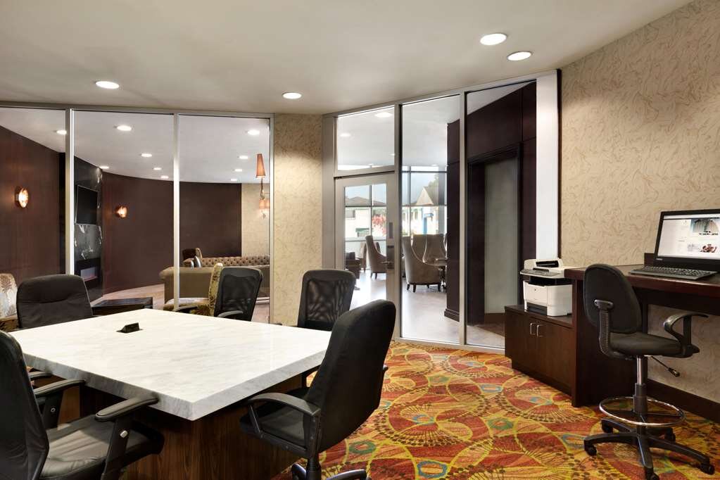 Hotel photo 21 of Embassy Suites by Hilton Los Angeles Glendale.