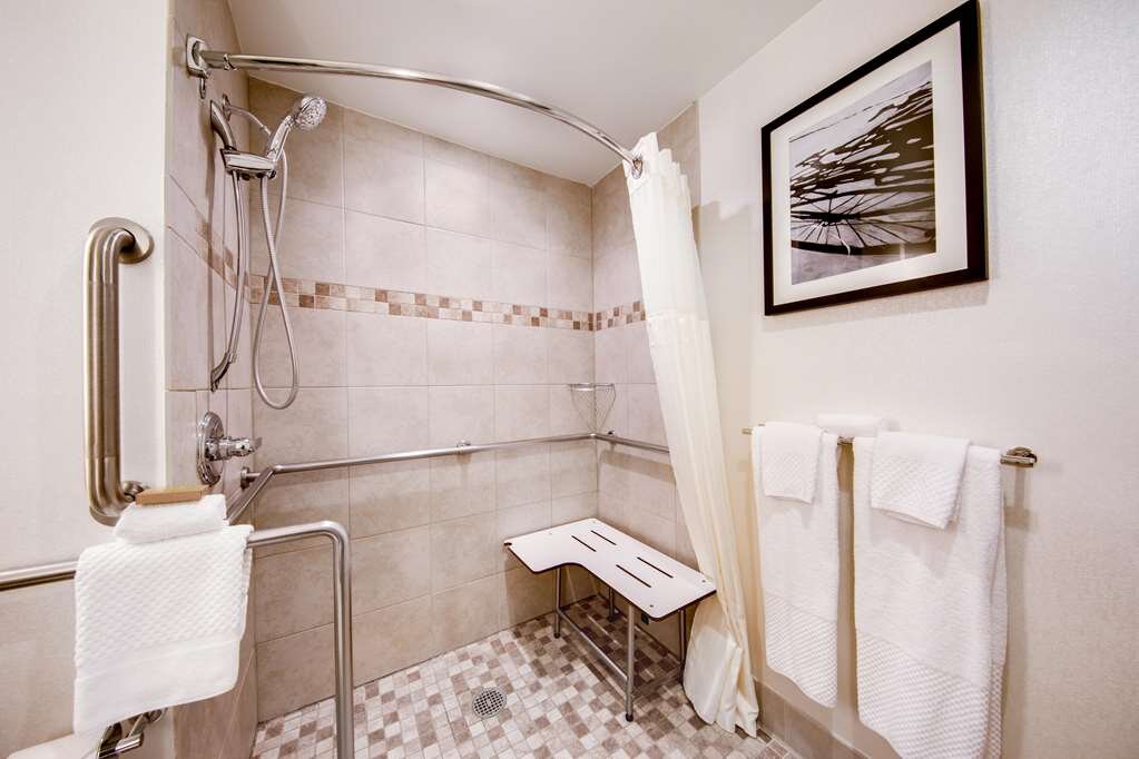 Hotel photo 32 of DoubleTree by Hilton Hotel & Suites Jersey City.