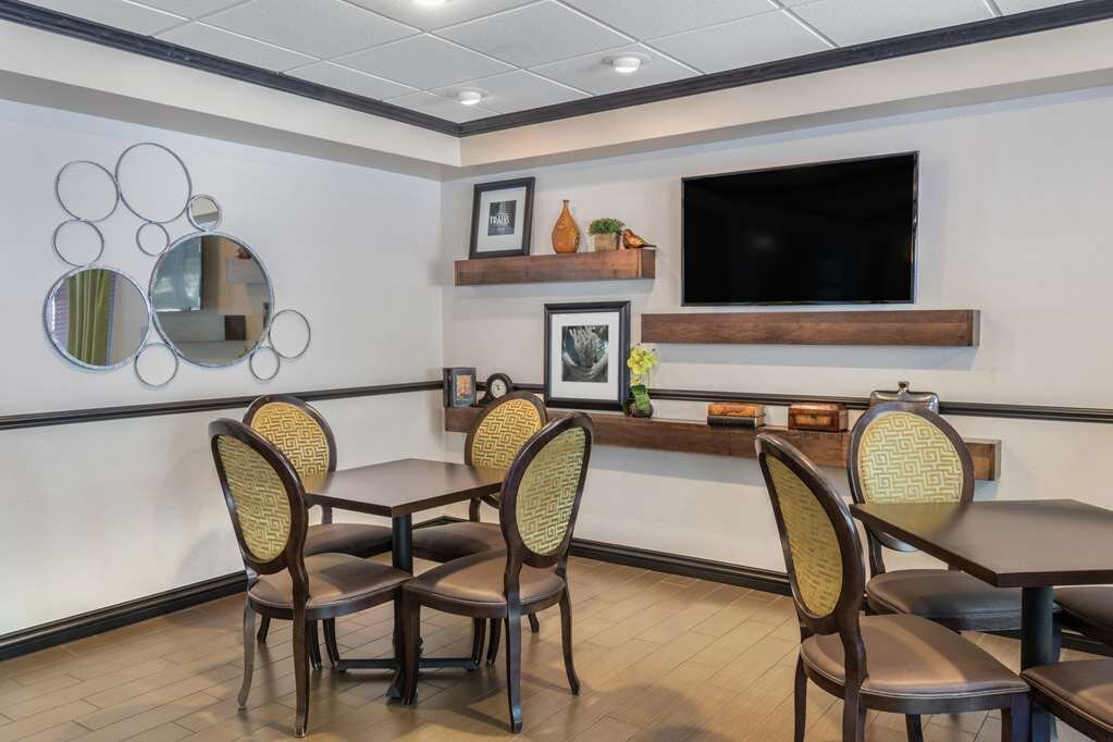 Hotel photo 46 of Hampton Inn Lincoln - Heritage Park.