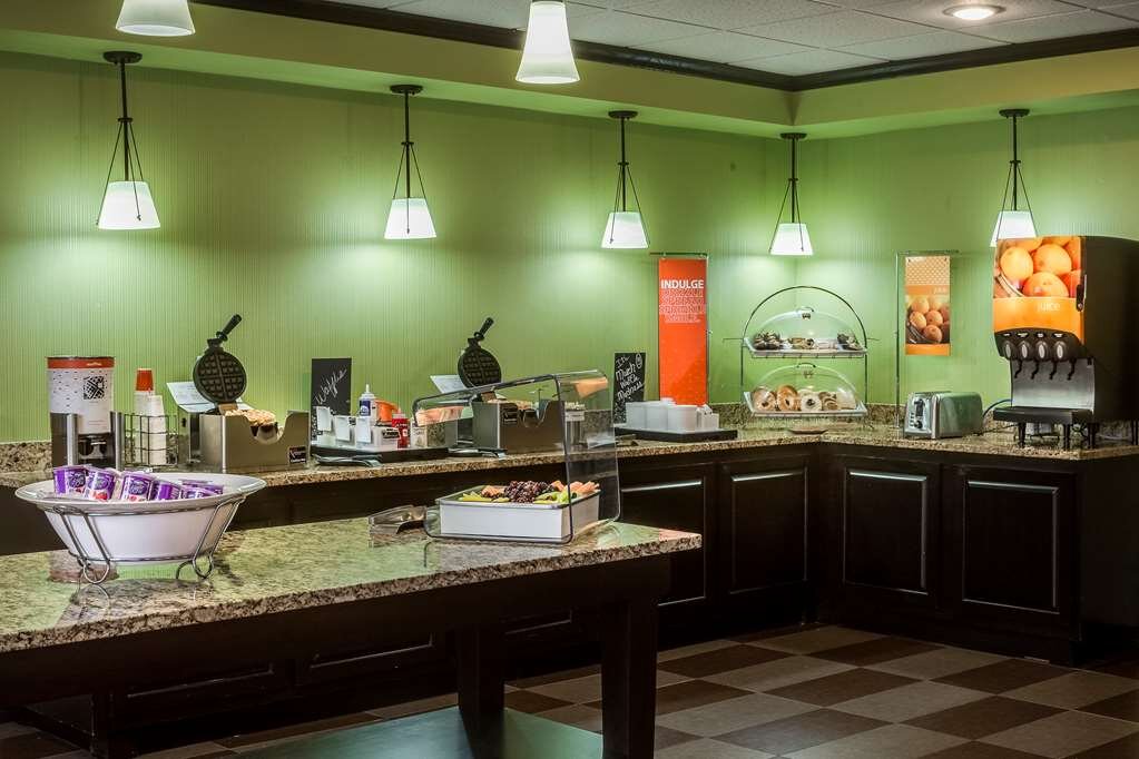 Hotel photo 54 of Hampton Inn Lincoln - Heritage Park.