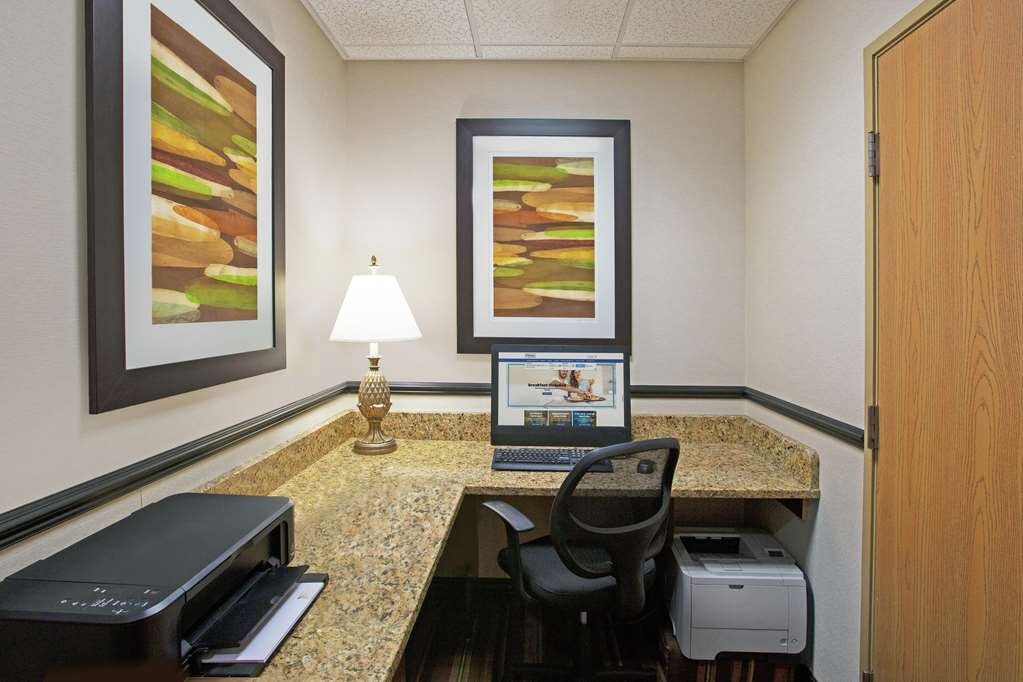 Hotel photo 50 of Hampton Inn Lincoln - Heritage Park.