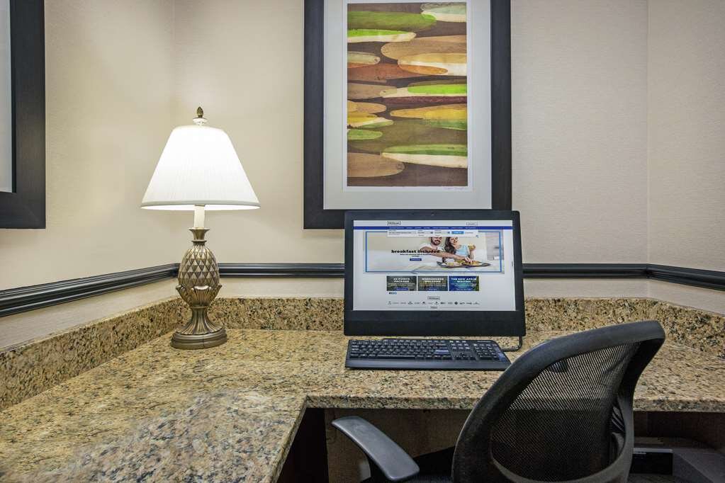 Hotel photo 64 of Hampton Inn Lincoln - Heritage Park.