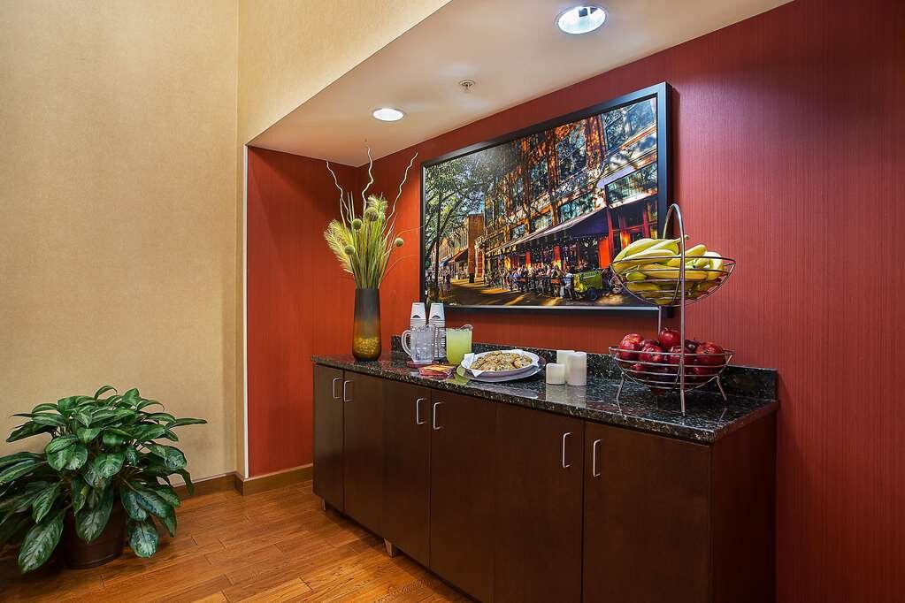 Hotel photo 8 of Hampton Inn Knoxville-West At Cedar Bluff.