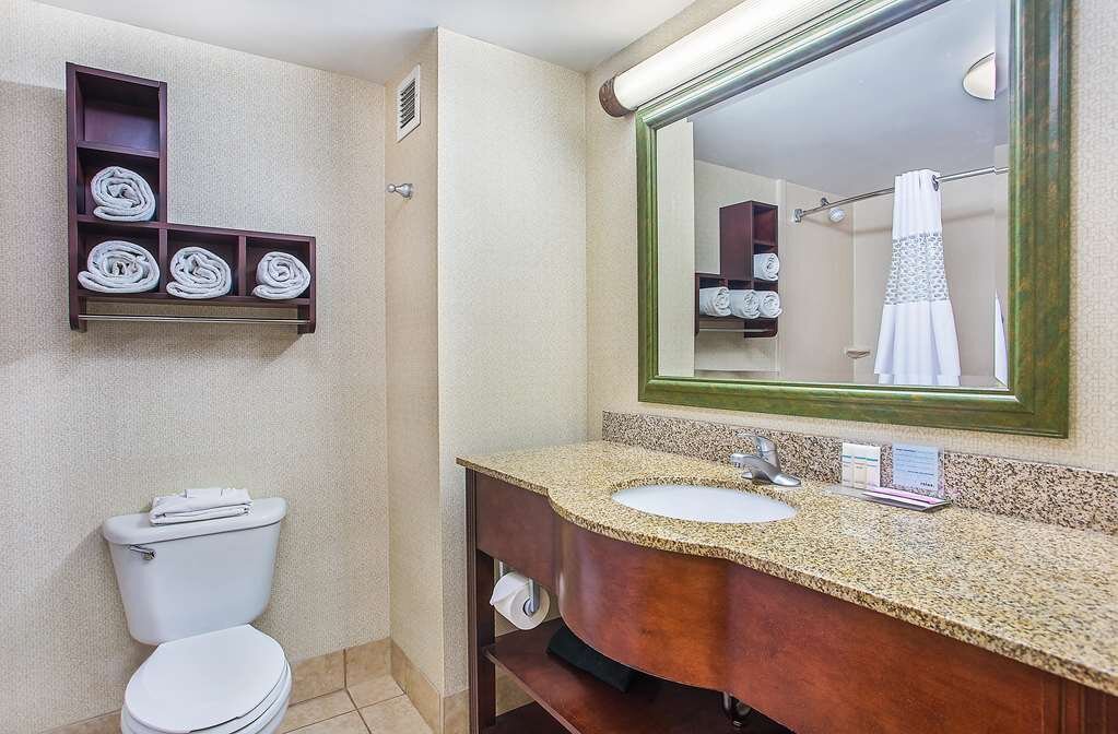 Hotel photo 13 of Hampton Inn Knoxville-West At Cedar Bluff.