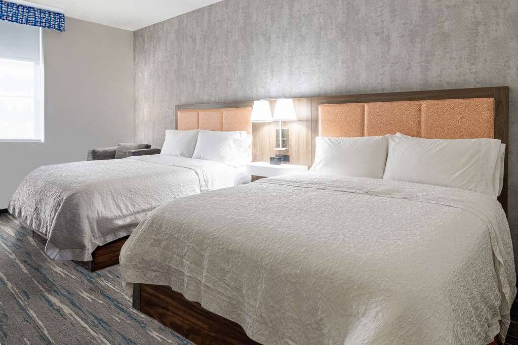 Hotel photo 25 of Hampton Inn Knoxville-West At Cedar Bluff.