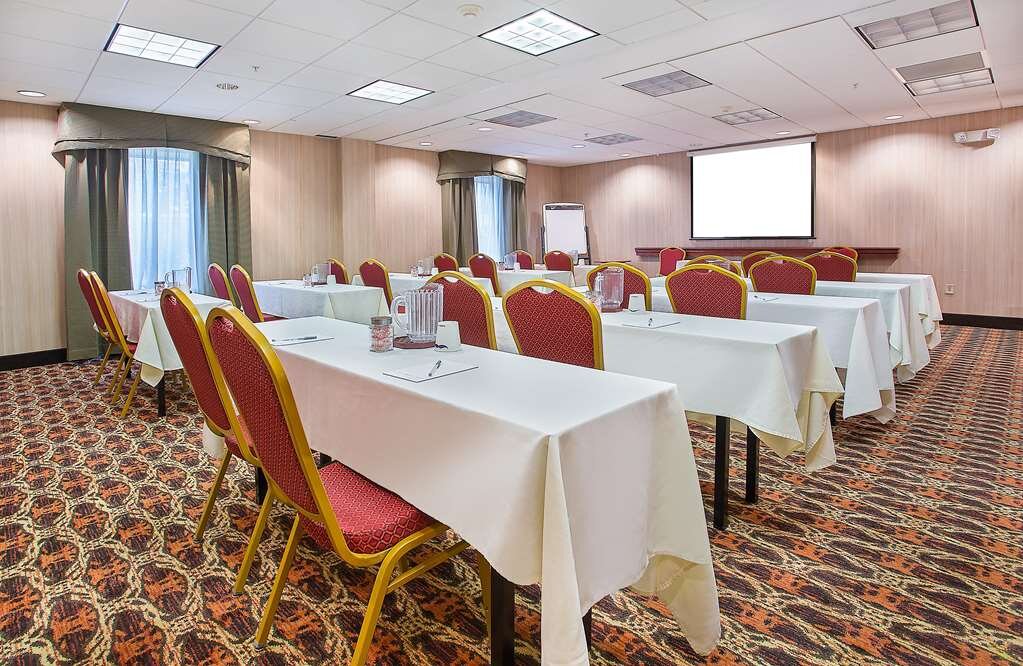 Hotel photo 17 of Hampton Inn Knoxville-West At Cedar Bluff.