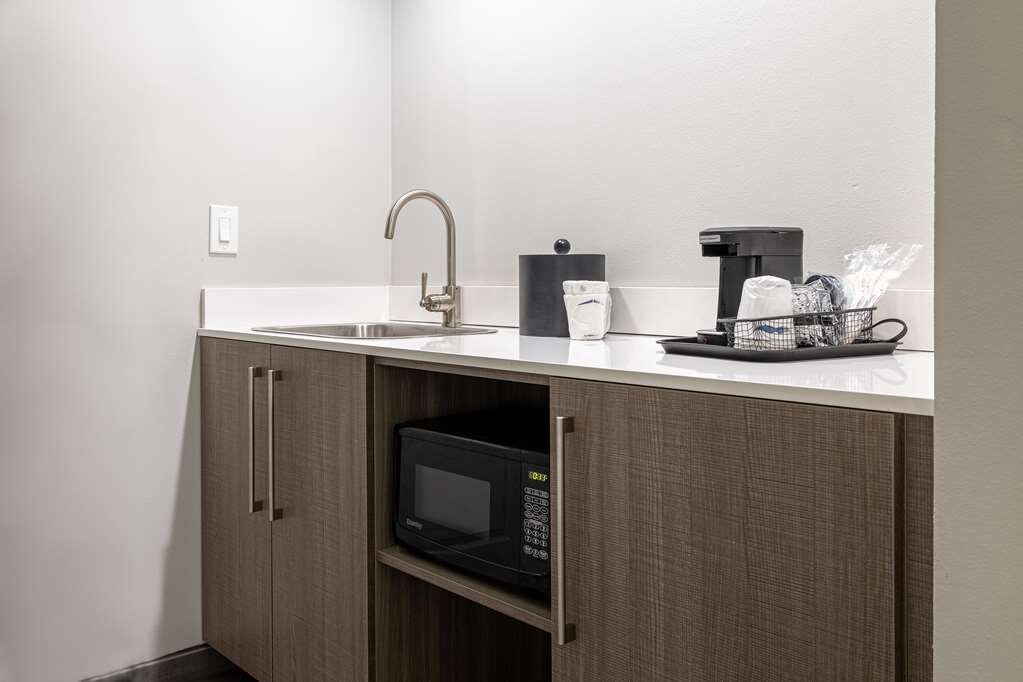 Hotel photo 28 of Hampton Inn Knoxville-West At Cedar Bluff.