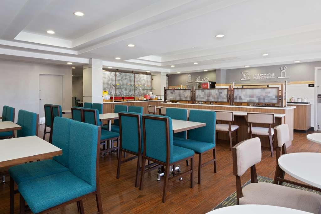 Hotel photo 39 of Hampton Inn Orlando Near Universal Blv / International Dr.