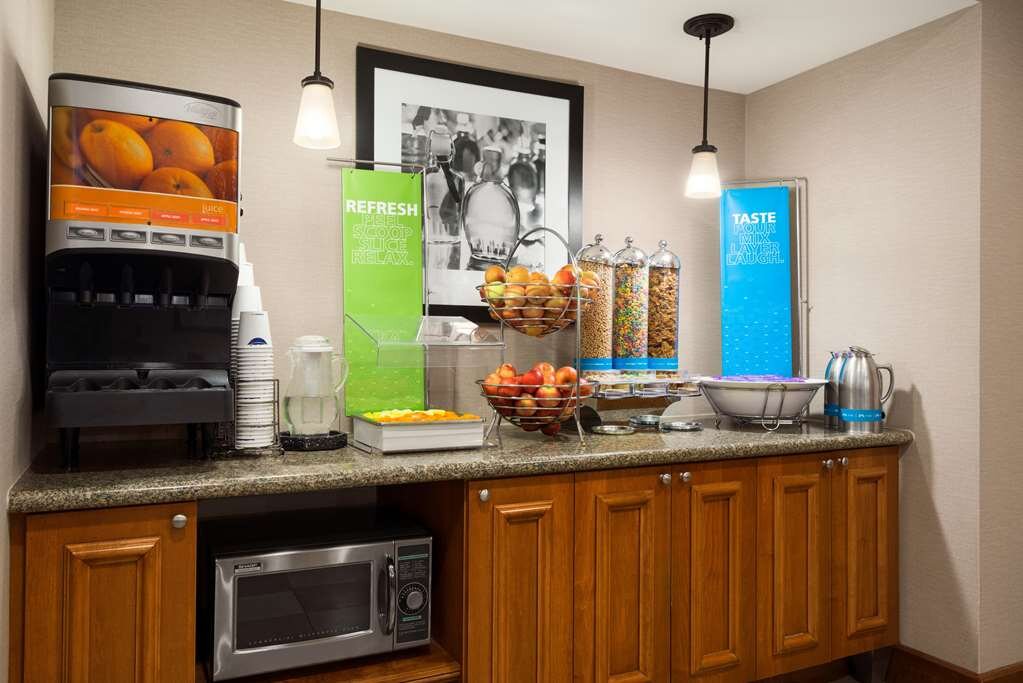 Hotel photo 3 of Hampton Inn & Suites Williamsburg-Central.