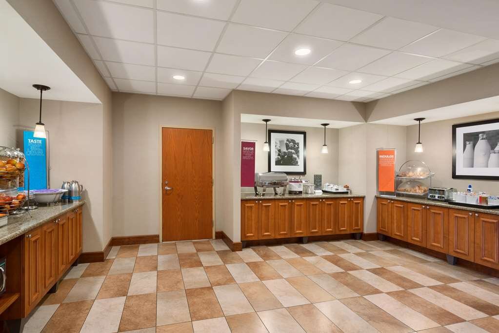 Hotel photo 15 of Hampton Inn & Suites Williamsburg-Central.