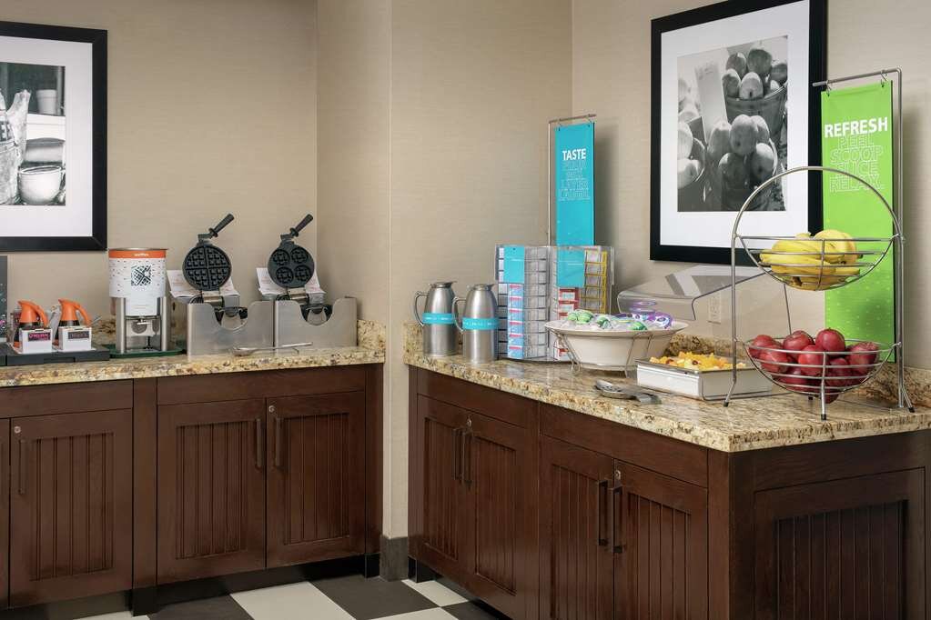 Hotel photo 8 of Hampton Inn Kansas City The Legends.