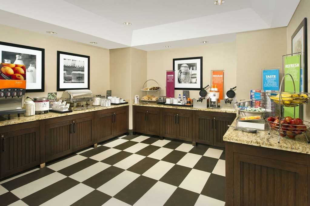 Hotel photo 5 of Hampton Inn Kansas City The Legends.