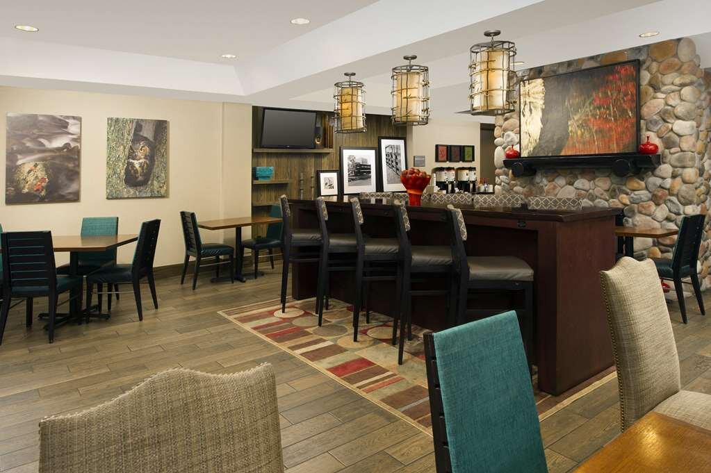 Hotel photo 28 of Hampton Inn Kansas City The Legends.