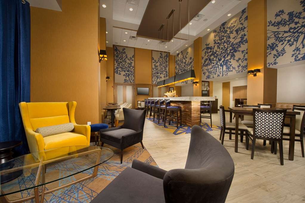 Hotel photo 9 of Hampton Inn & Suites Baltimore / Woodlawn.