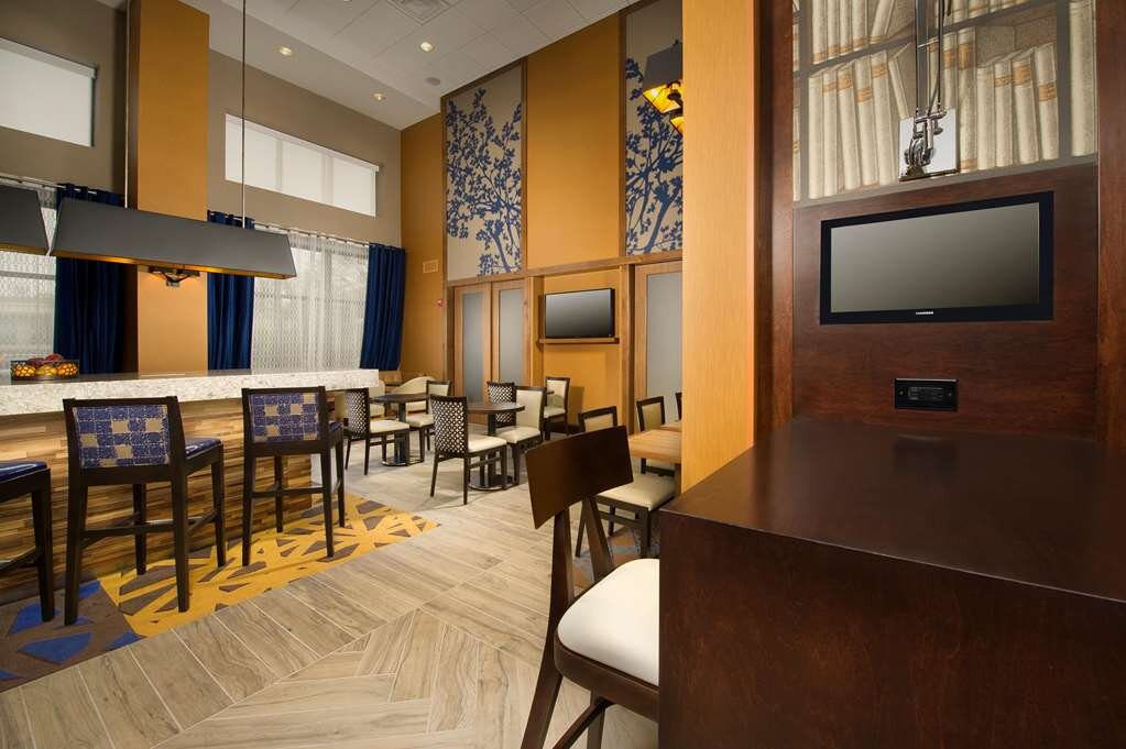 Hotel photo 32 of Hampton Inn & Suites Baltimore / Woodlawn.