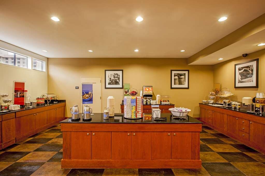 Hotel photo 4 of Hampton Inn New York - LaGuardia Airport.