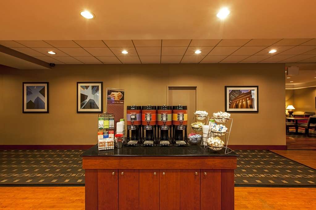 Hotel photo 3 of Hampton Inn New York - LaGuardia Airport.