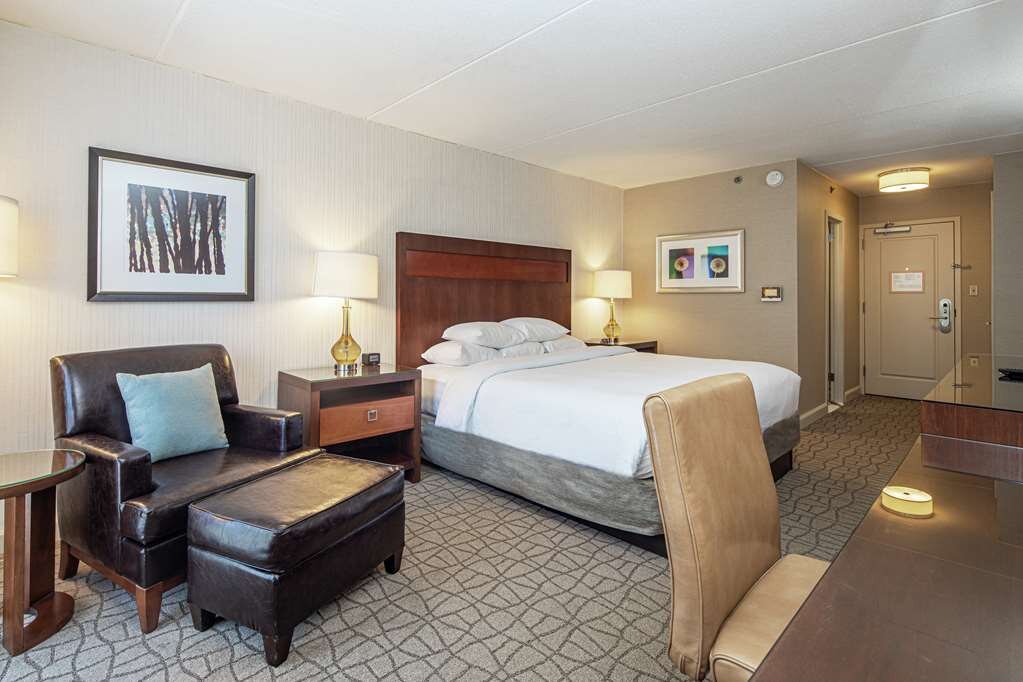 Hotel photo 1 of DoubleTree by Hilton Hotel Pittsburgh - Green Tree.