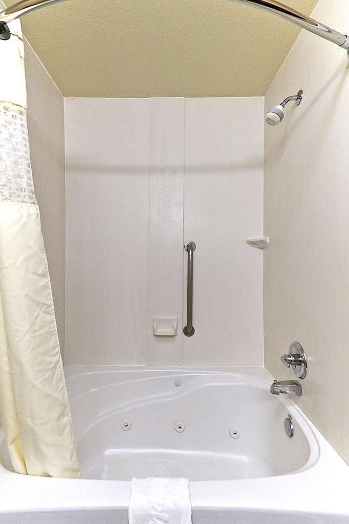 Hotel photo 9 of Hampton Inn Van Buren.