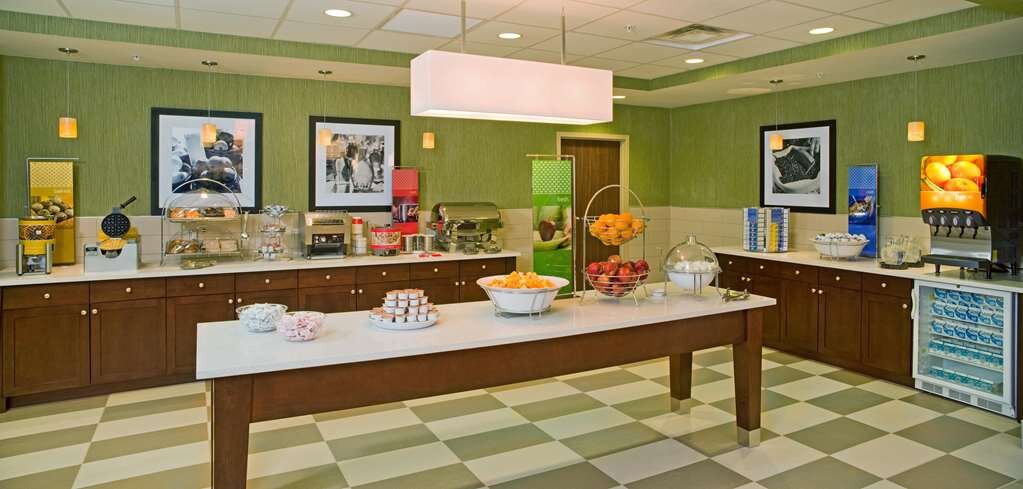 Hotel photo 6 of Hampton Inn & Suites Pittsburgh/Waterfront-West Homestead.